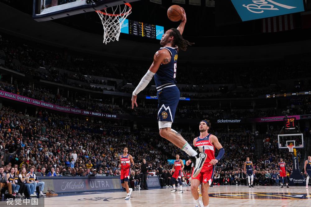 和广泛的足 和广泛的足