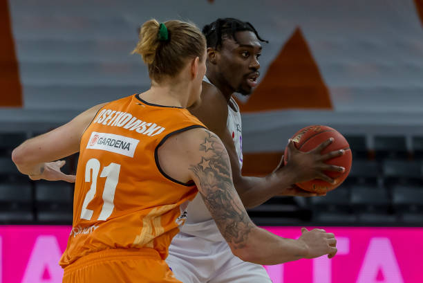 多纳鲁马不 多纳鲁马不