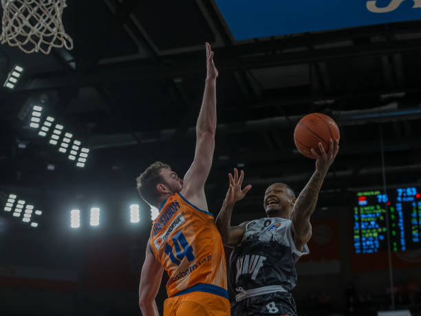 防守反击 防守反击